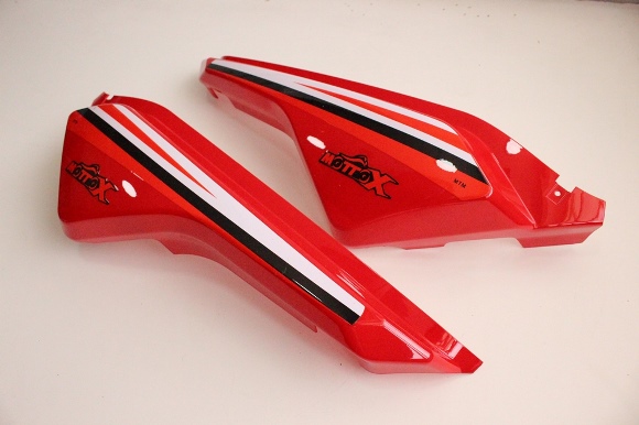 TAPA LATERAL Completo Motoneta DAYTONA DY150 GHOST Rojo